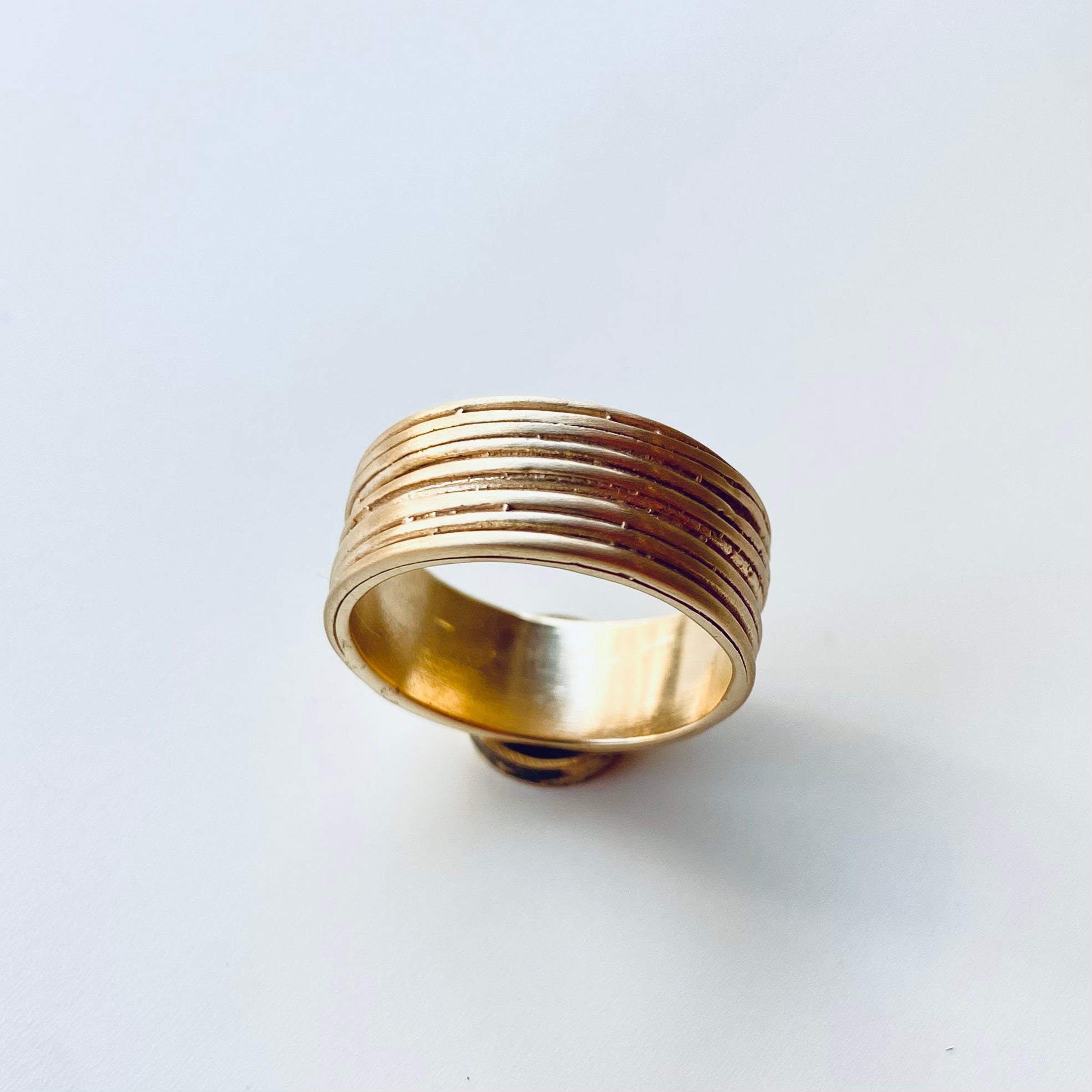 anillo plisado - oro