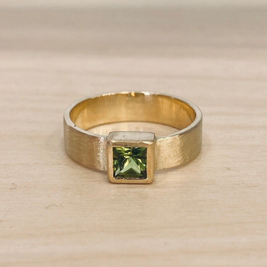 Peridot Ring 14k - square - musa de oro